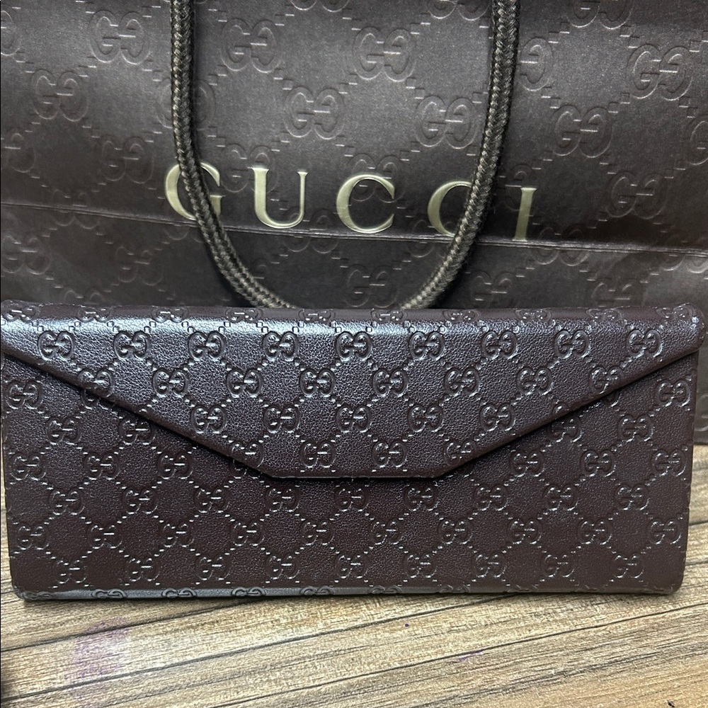 #24 Gucci Black and Silver Sunglasses - Picture 4 of 6